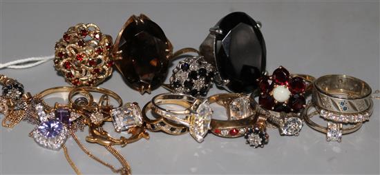 A quantity of 9ct gold rings, earrings and other jewellery.